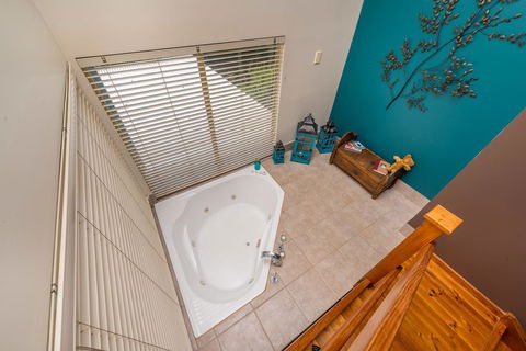 Chimes Spa Retreat - Sunshine Coast Guide 11