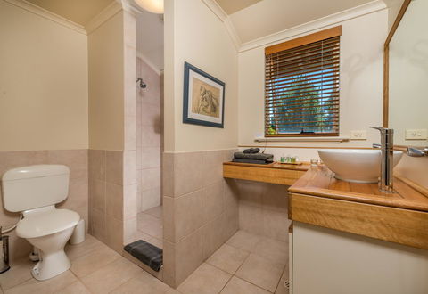 Chimes Spa Retreat - Sunshine Coast Guide 18