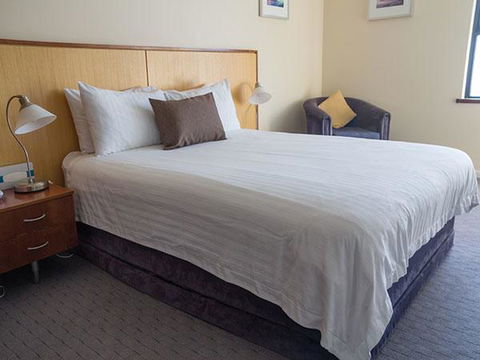 Ocean Beach Hotel - Sunshine Coast Guide 0