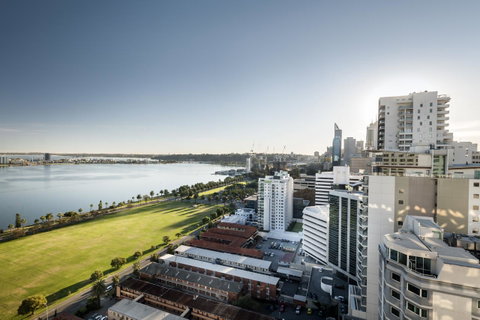 Pan Pacific Perth - Sunshine Coast Guide 8