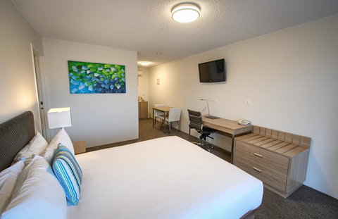 Albany Motel & Apartments - Sunshine Coast Guide 2