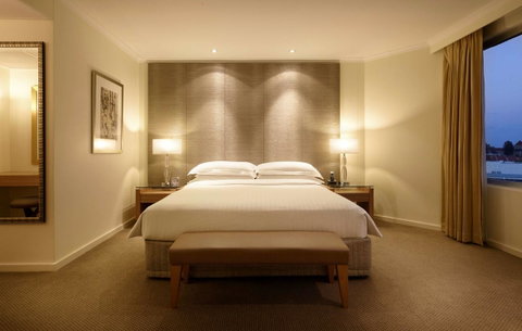 Residence On Langley Park - Sunshine Coast Guide 8