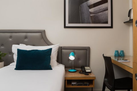 Pensione Hotel Perth - Sunshine Coast Guide 9