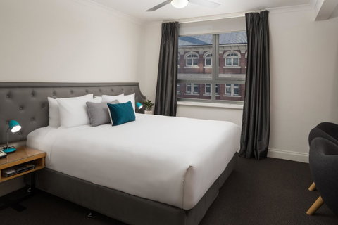 Pensione Hotel Perth - Sunshine Coast Guide 0