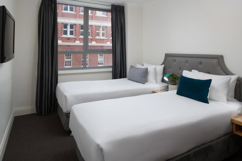 Pensione Hotel Perth - Sunshine Coast Guide 10