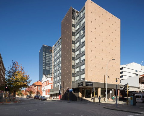 Pensione Hotel Perth - Sunshine Coast Guide 22