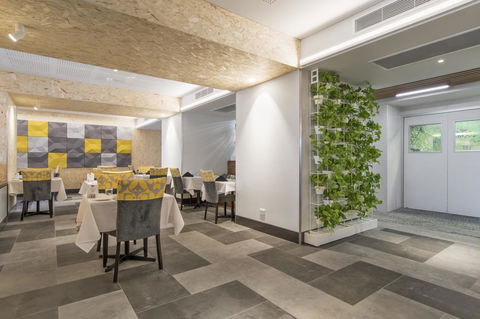 Metro Hotel Perth - Sunshine Coast Guide 14