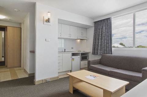 Metro Hotel Perth - Sunshine Coast Guide 26