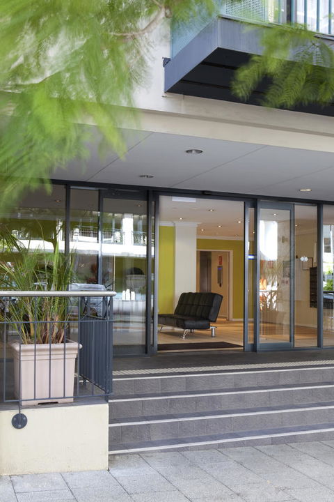 Mont Clare Boutique Apartments - Sunshine Coast Guide 8