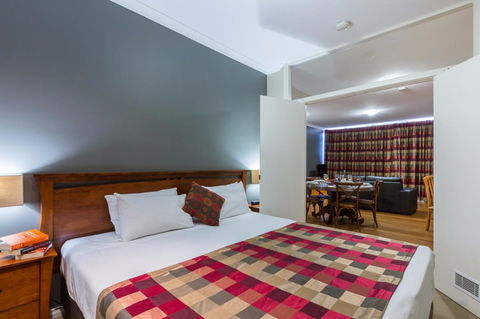 Mont Clare Boutique Apartments - Sunshine Coast Guide 5