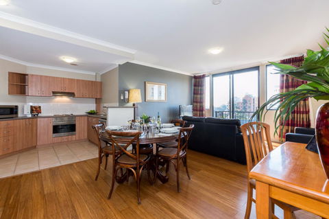 Mont Clare Boutique Apartments - Sunshine Coast Guide 4