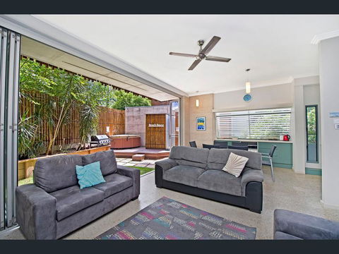 Crescent Head Spa Villa - Sunshine Coast Guide 13
