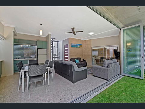 Crescent Head Spa Villa - Sunshine Coast Guide 9