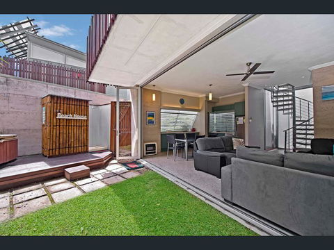 Crescent Head Spa Villa - Sunshine Coast Guide 10