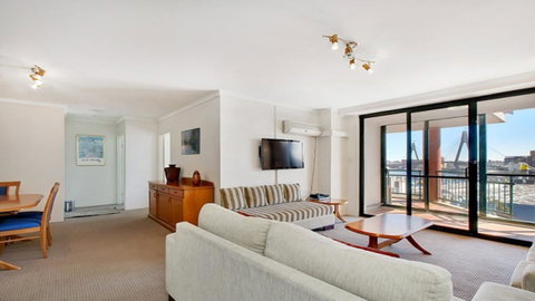 Darling Harbor Apartment - Sunshine Coast Guide 1