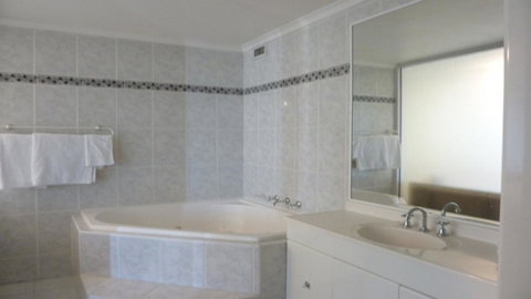 Darling Harbor Apartment - Sunshine Coast Guide 3