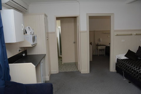 Ben Chifley Motor Inn - Sunshine Coast Guide 21