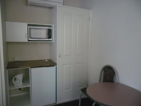Ben Chifley Motor Inn - Sunshine Coast Guide 37