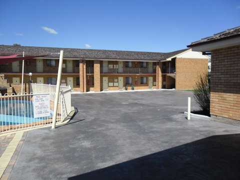 Ben Chifley Motor Inn - Sunshine Coast Guide 35