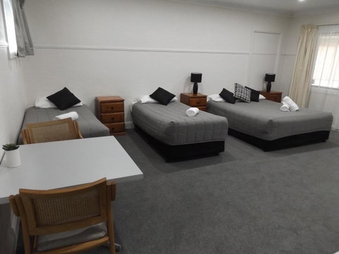 Ben Chifley Motor Inn - Sunshine Coast Guide 8