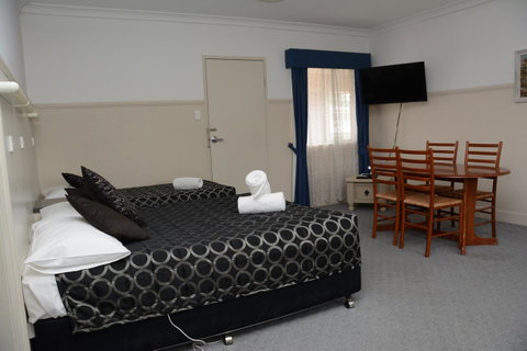Ben Chifley Motor Inn - Sunshine Coast Guide 20