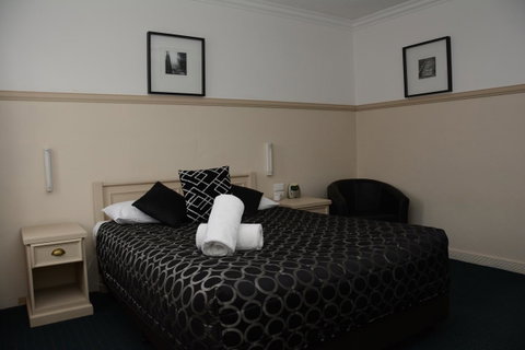 Ben Chifley Motor Inn - Sunshine Coast Guide 19