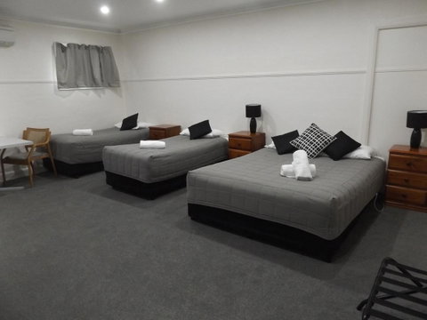 Ben Chifley Motor Inn - Sunshine Coast Guide 1
