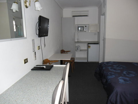 Ben Chifley Motor Inn - Sunshine Coast Guide 31