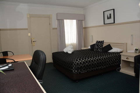 Ben Chifley Motor Inn - Sunshine Coast Guide 15