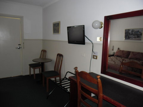 Ben Chifley Motor Inn - Sunshine Coast Guide 41