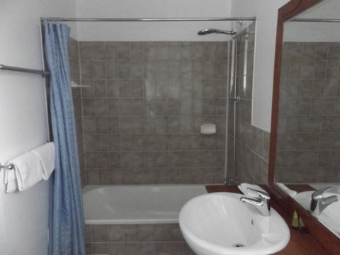Ben Chifley Motor Inn - Sunshine Coast Guide 12