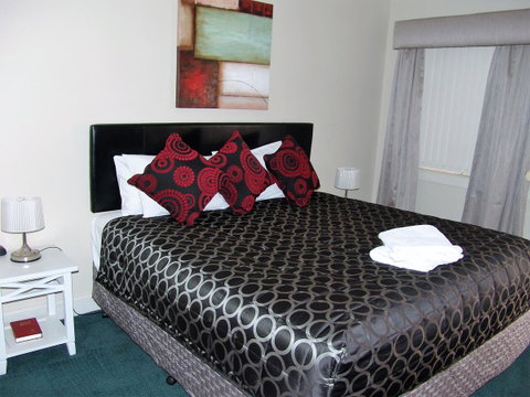 Ben Chifley Motor Inn - Sunshine Coast Guide 25