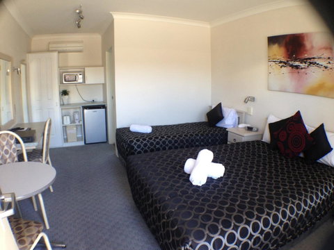 Ben Chifley Motor Inn - Sunshine Coast Guide 29