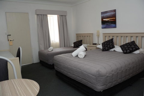 Ben Chifley Motor Inn - Sunshine Coast Guide 14
