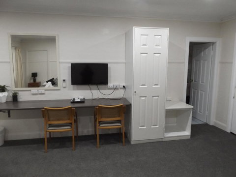 Ben Chifley Motor Inn - Sunshine Coast Guide 6