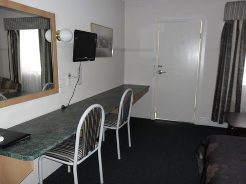 Ben Chifley Motor Inn - Sunshine Coast Guide 40