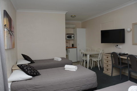 Ben Chifley Motor Inn - Sunshine Coast Guide 4