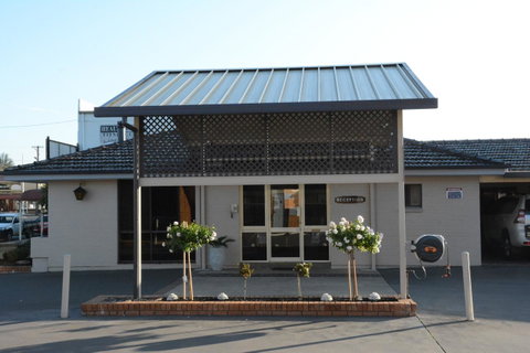 Ben Chifley Motor Inn - Sunshine Coast Guide 26