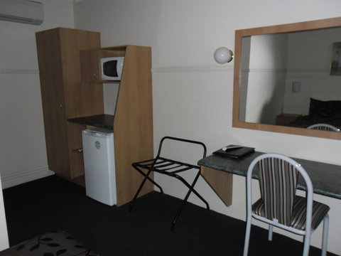 Ben Chifley Motor Inn - Sunshine Coast Guide 33
