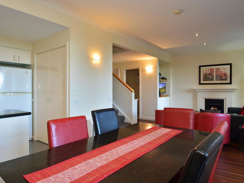Villa Executive 2br Cypress DS Located Within Cypress Lakes Resort - Sunshine Coast Guide 5