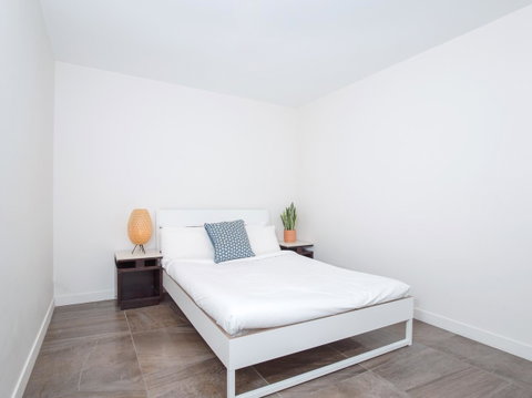 DD Apartments On Day - Sunshine Coast Guide 12
