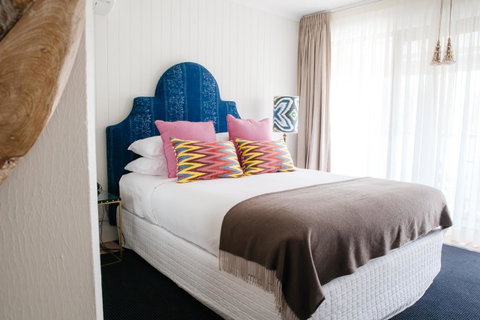 The Lord Byron - Sunshine Coast Guide 1