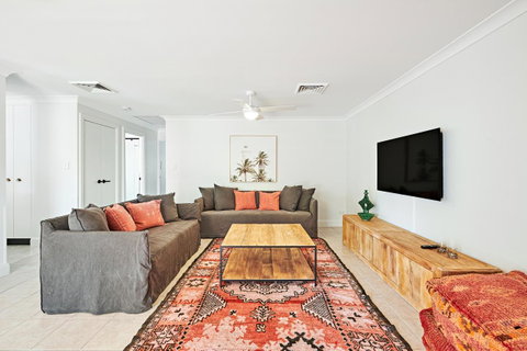 The Lord Byron - Sunshine Coast Guide 28