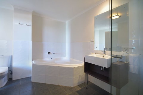 Macquarie Waters Boutique Apartment Hotel - Sunshine Coast Guide 28