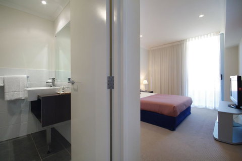 Macquarie Waters Boutique Apartment Hotel - Sunshine Coast Guide 22