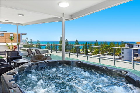Macquarie Waters Boutique Apartment Hotel - Sunshine Coast Guide 0
