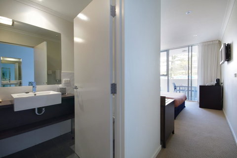 Macquarie Waters Boutique Apartment Hotel - Sunshine Coast Guide 24