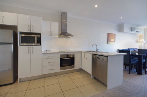 Macquarie Waters Boutique Apartment Hotel - Sunshine Coast Guide 18
