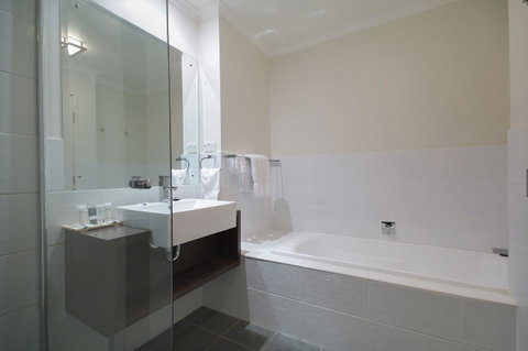 Macquarie Waters Boutique Apartment Hotel - Sunshine Coast Guide 20