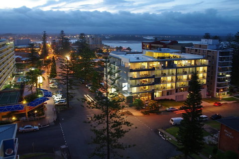 Macquarie Waters Boutique Apartment Hotel - Sunshine Coast Guide 1